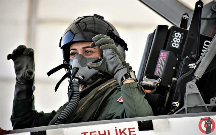 kadın pilot