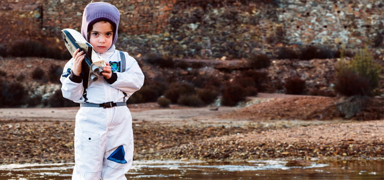 Uzaklarda Bir Yerlerde...