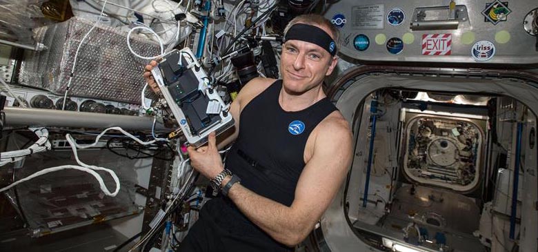 Uzayda Teknoloji İle Hayata Bağlanmak